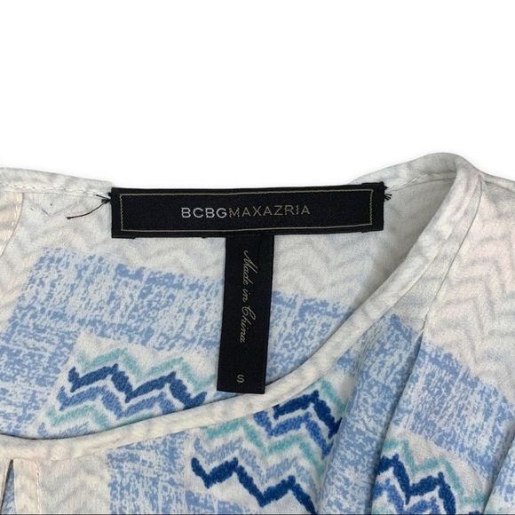BCBGMaxAzria Women's S Blue Coastal Kaili Keyhole Blouse Geometric Chevron Flowy - Picture 6 of 10